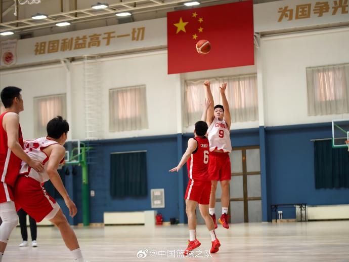  對(duì)抗訓(xùn)練繼續(xù)！中國(guó)男籃最新訓(xùn)練圖集新鮮出爐