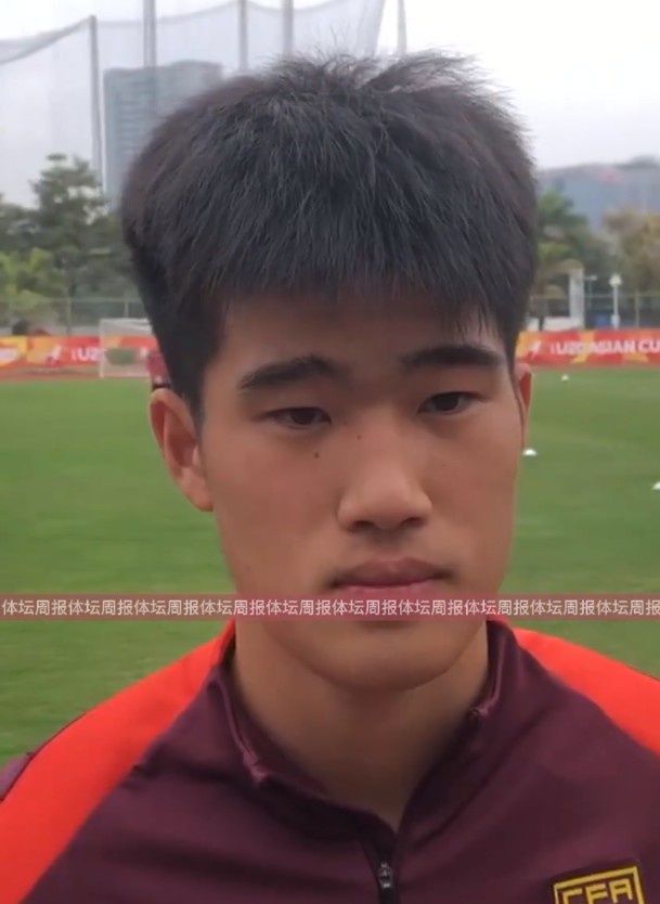  U20國(guó)足球員彭嘯：首戰(zhàn)獲勝樹立很大信心，下半場(chǎng)沒發(fā)揮出水平