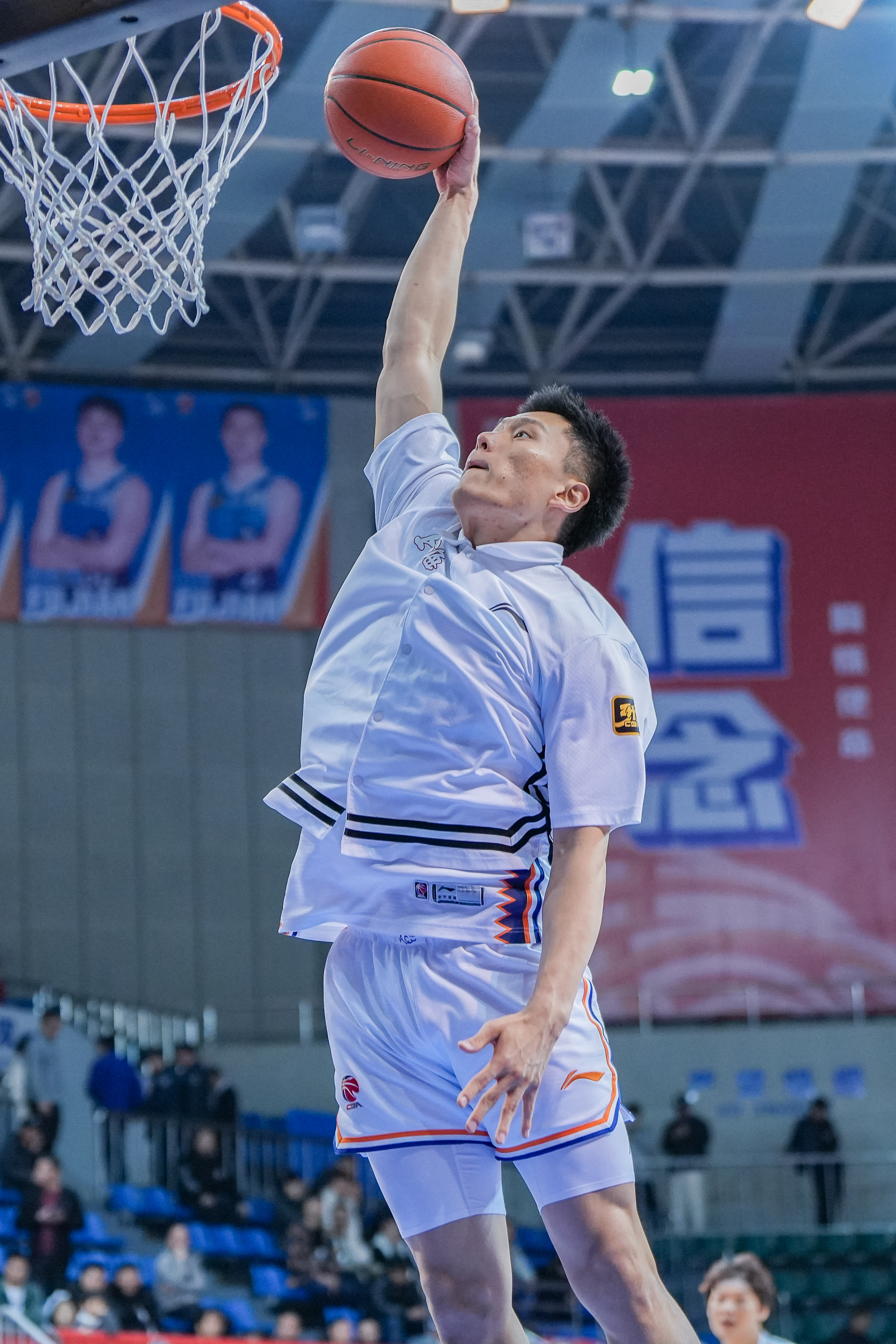  持續(xù)漲球！上海男籃“李花”組合—李弘權(quán)、李添榮