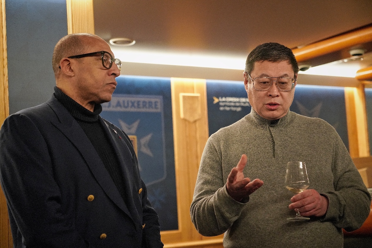  法國足協(xié)主席迪亞洛做客歐塞爾，并與董事會主席周云杰會晤