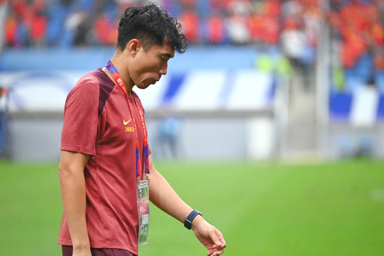  滬媒：單后腰讓國足防守承受更大壓力，若鄭智沒退役或能勝任