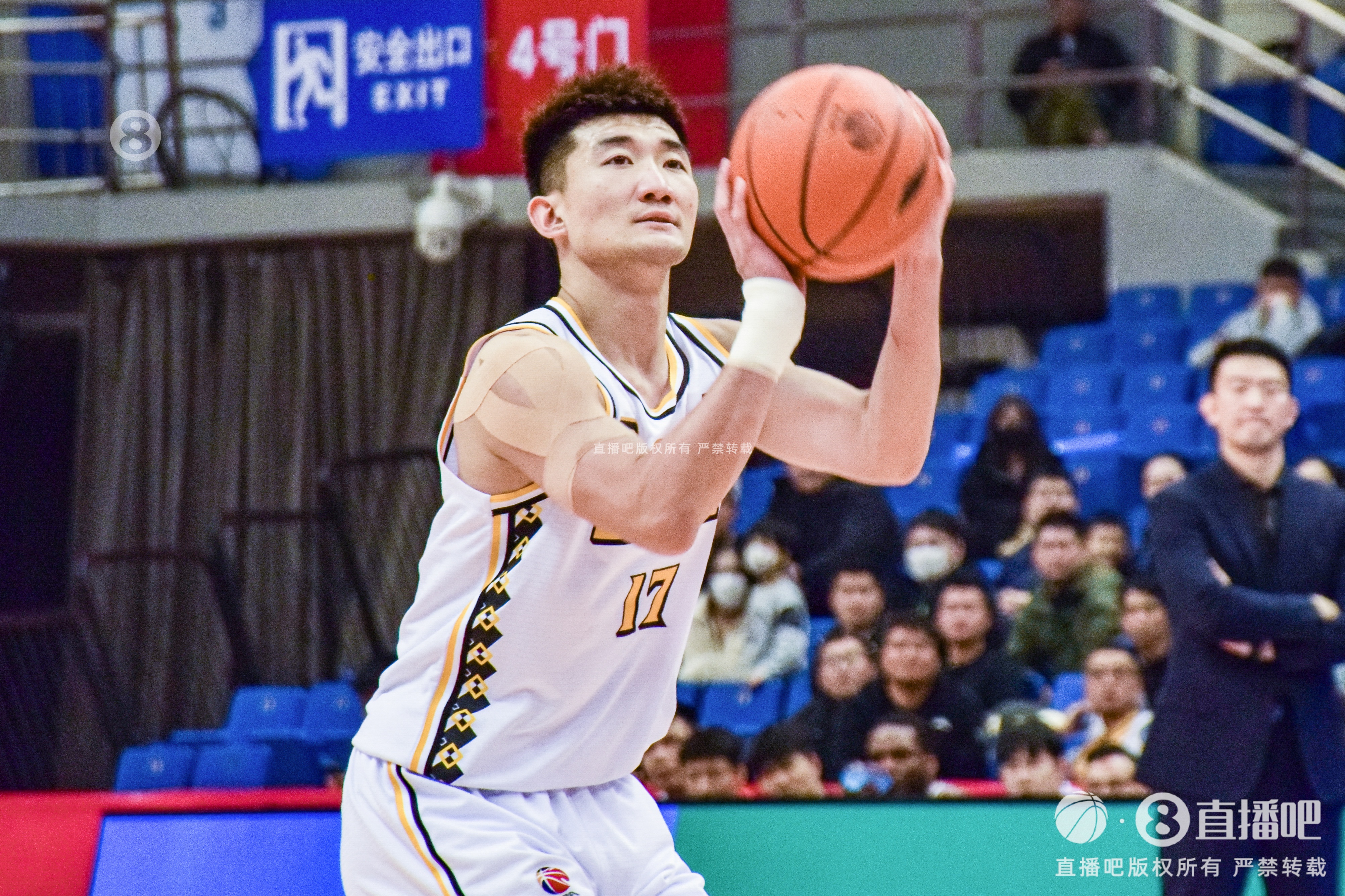  早日康復！探長：孫銘徽已經(jīng)脫掉保護靴 可以正常走路