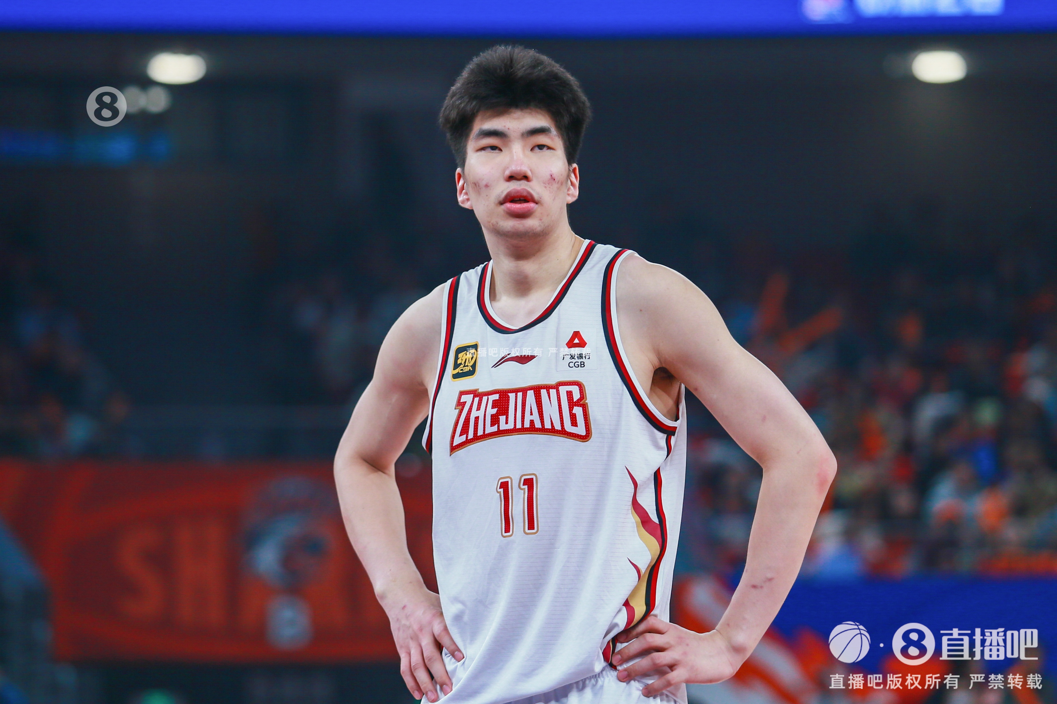 防守不力！余嘉豪10中6拿15分11板 多次被徐杰小打大&未防住徐昕