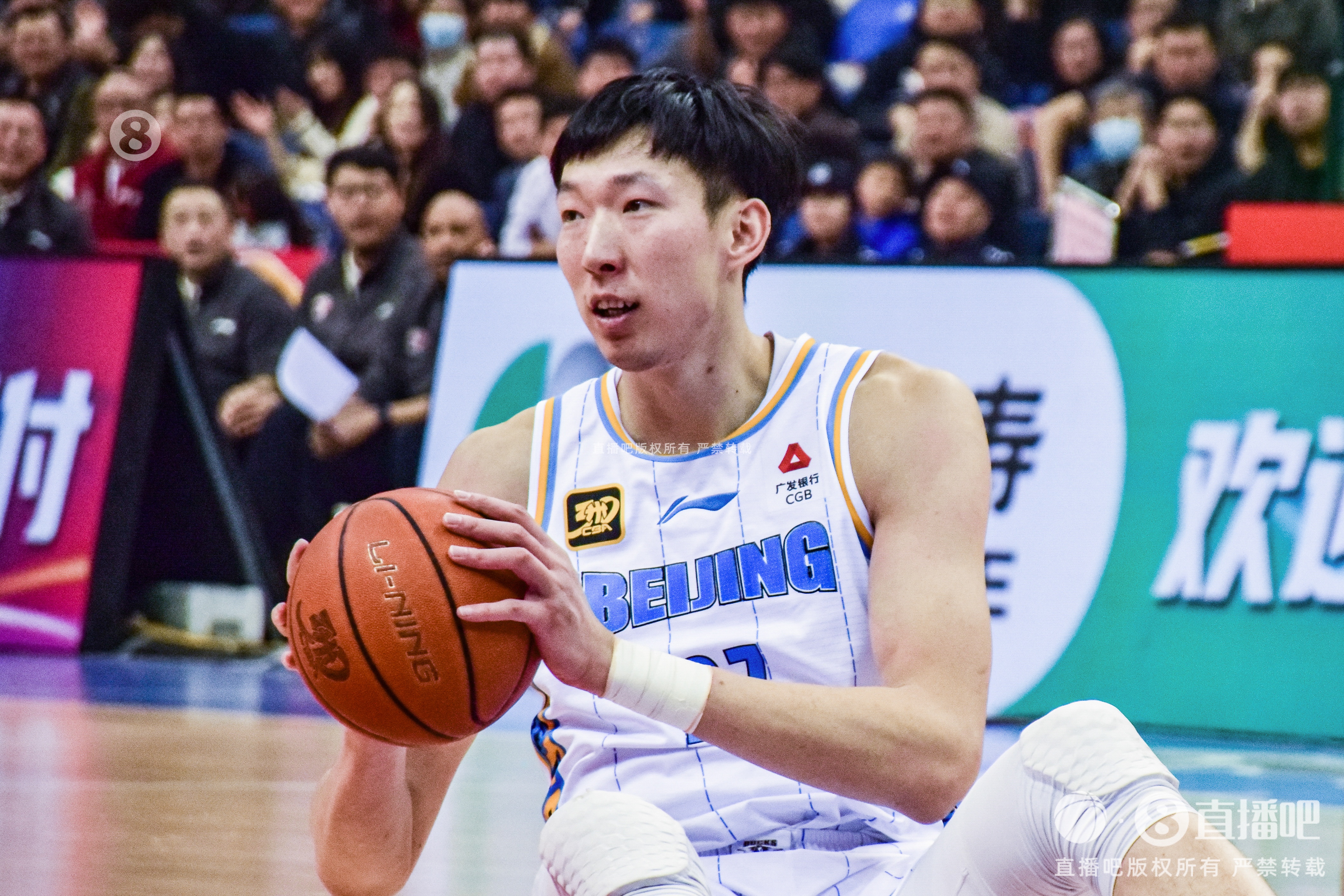  定海神針！周琦內(nèi)線攻防在線 半場6中5貢獻12分6籃板2蓋帽